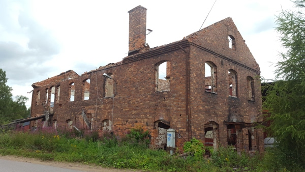 Fabriksruin i industriområdet Spännarhyttan...